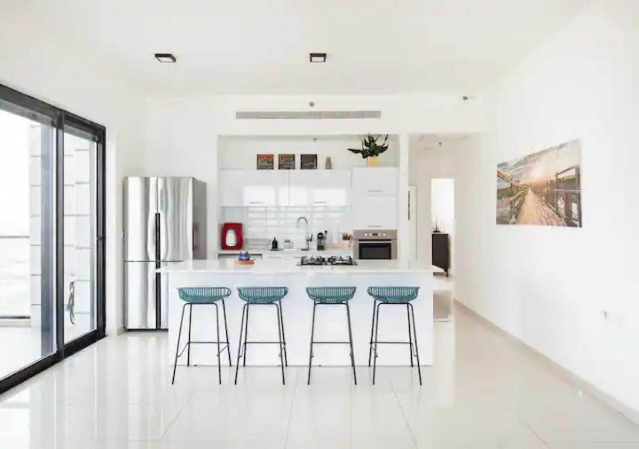 O&O Group- Special Apartment Sea View Luxury Tower Бат Ям Екстериор снимка