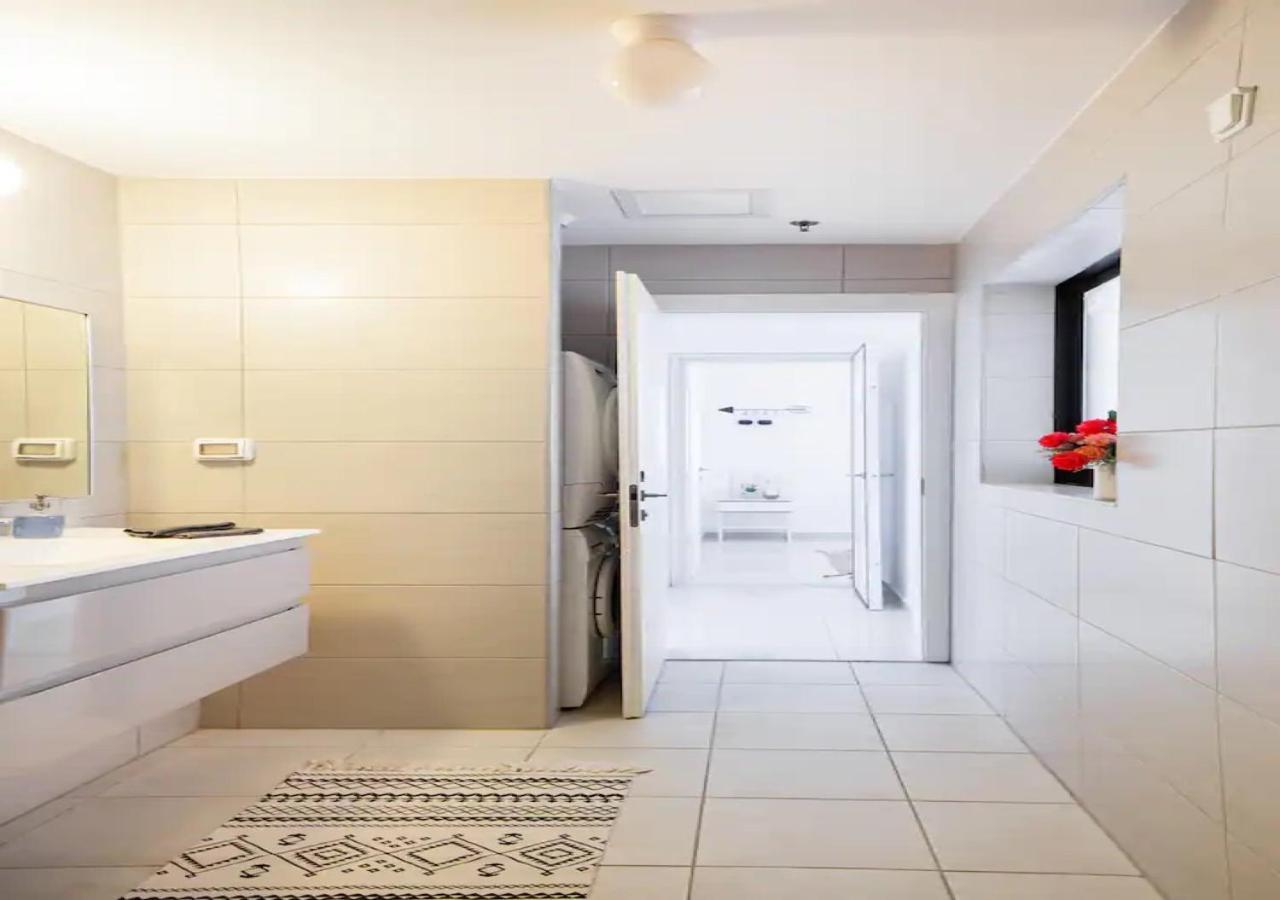 O&O Group- Special Apartment Sea View Luxury Tower Бат Ям Екстериор снимка