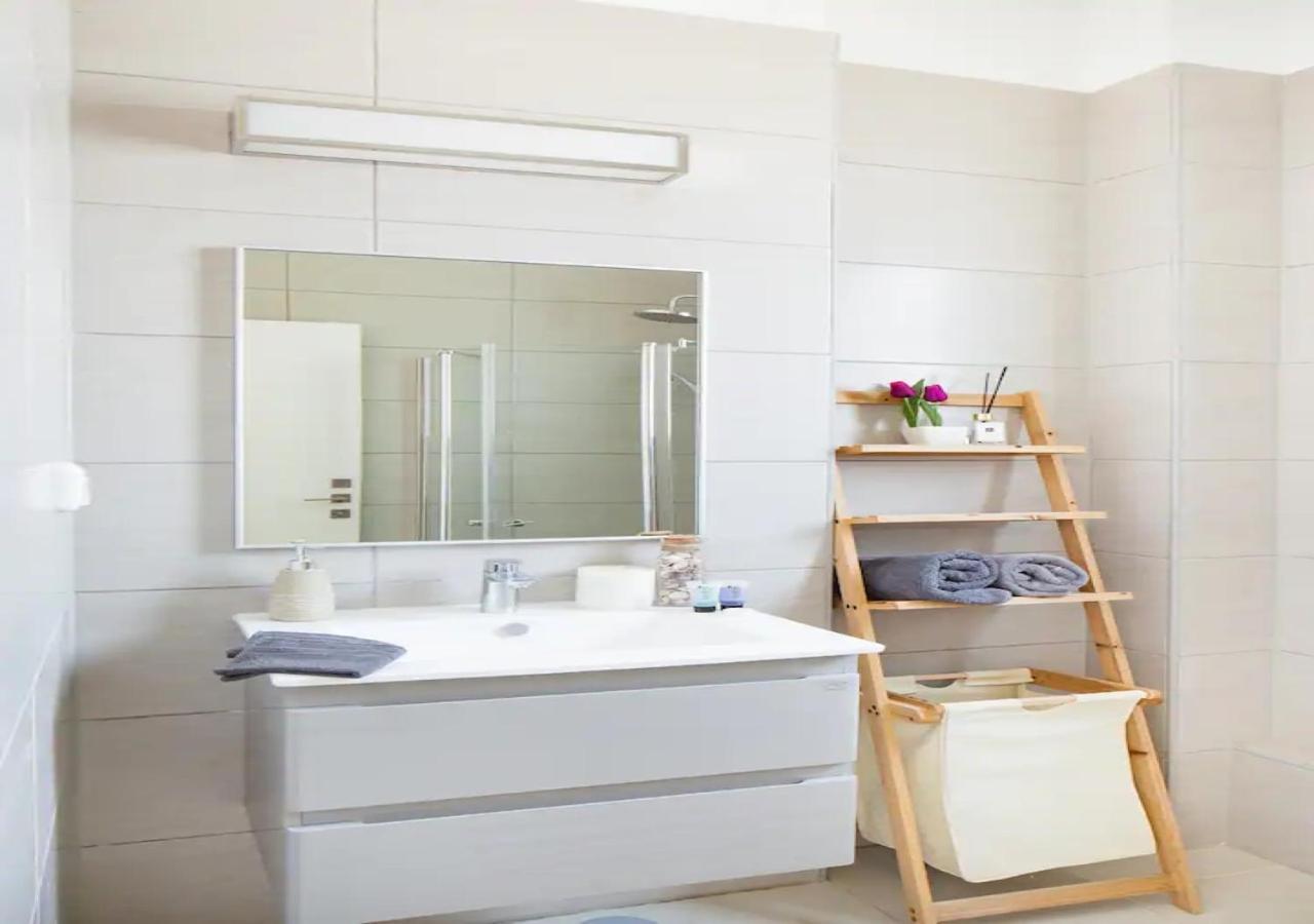 O&O Group- Special Apartment Sea View Luxury Tower Бат Ям Екстериор снимка
